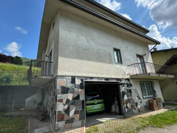 casa indipendente in vendita a Canzo
