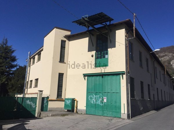 locale di sgombero in vendita a Canzo