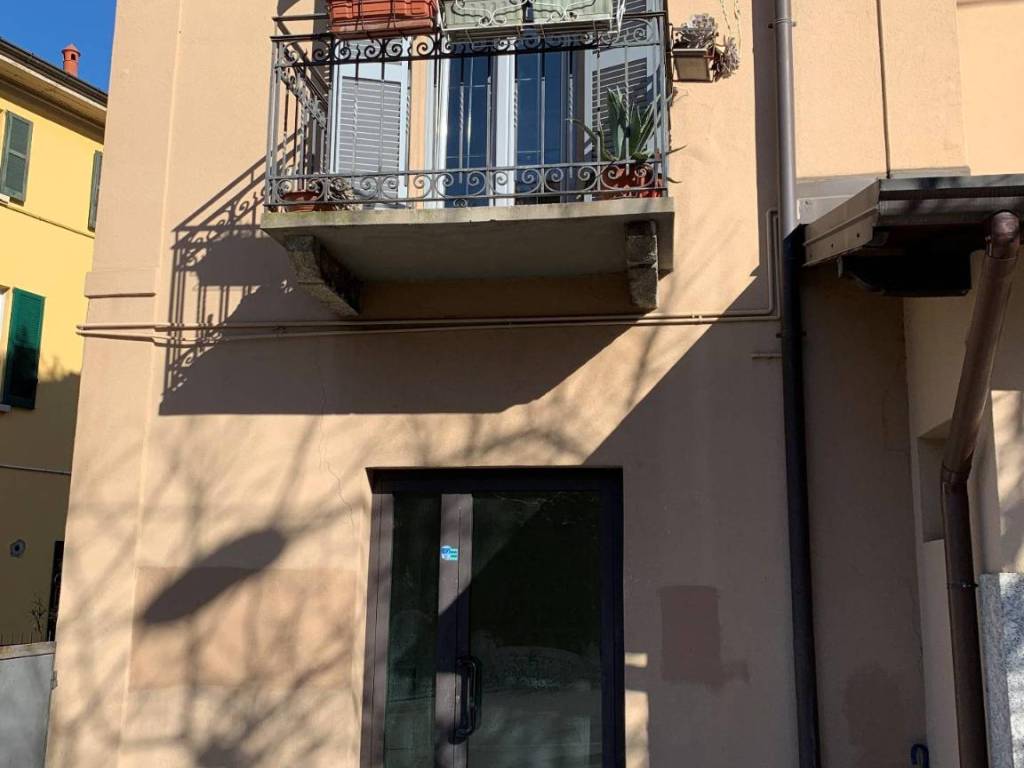 negozio in vendita a Canzo
