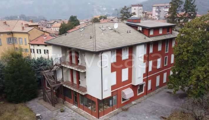 negozio in vendita a Canzo