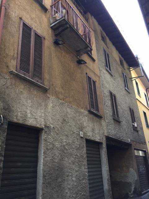 negozio in vendita a Canzo