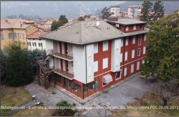 negozio in vendita a Canzo