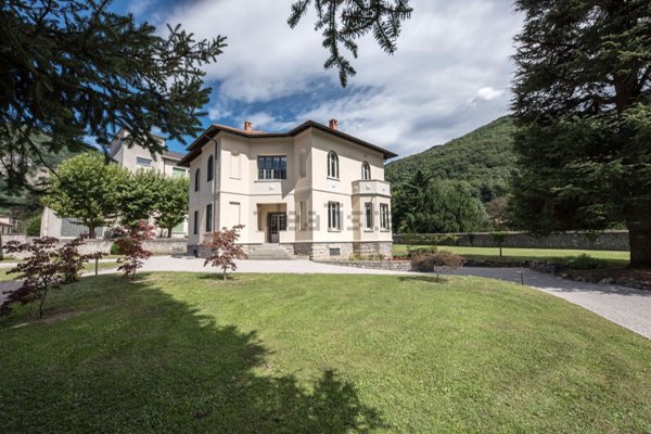 casa indipendente in vendita a Canzo