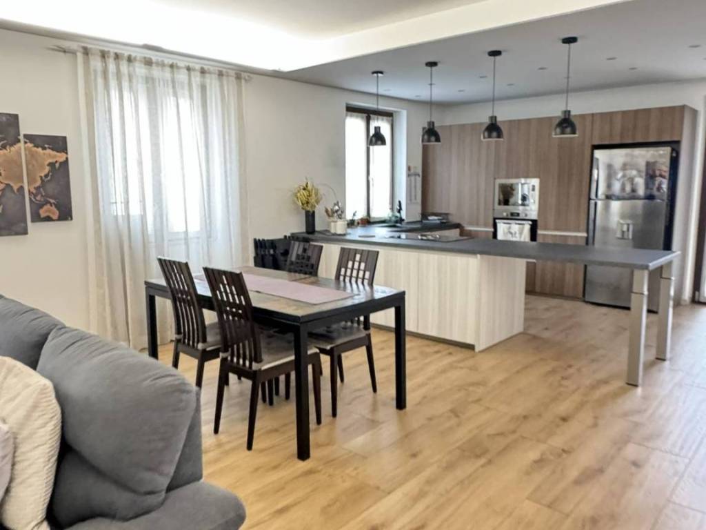 casa indipendente in vendita a Canzo