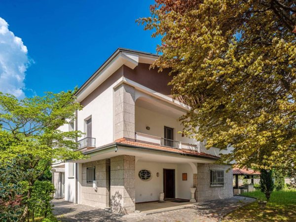 casa indipendente in vendita a Canzo