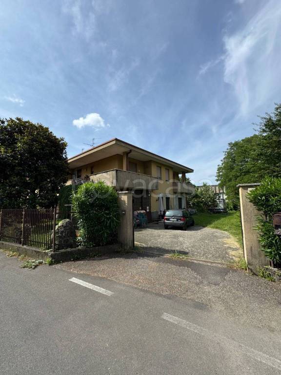 casa indipendente in vendita a Canzo