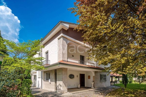 casa indipendente in vendita a Canzo