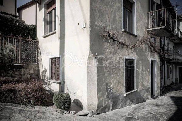 casa indipendente in vendita a Canzo