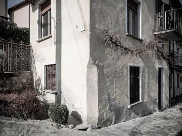 casa indipendente in vendita a Canzo