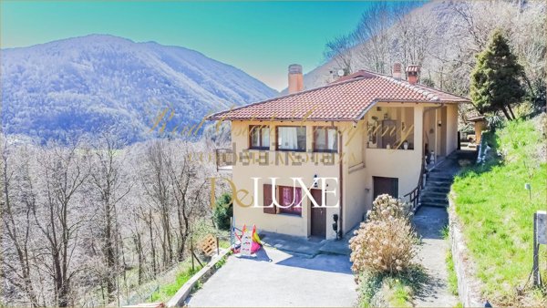 casa indipendente in vendita a Canzo