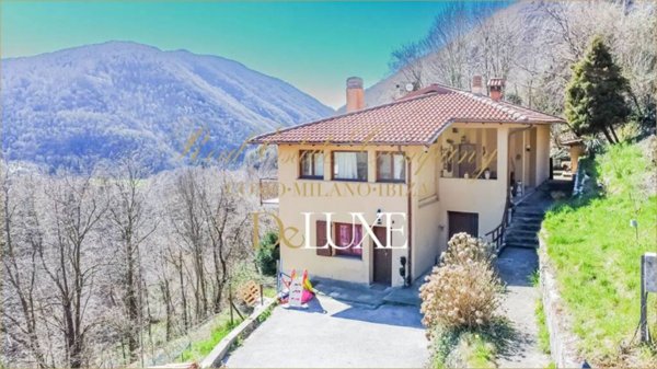 casa indipendente in vendita a Canzo