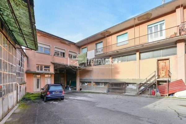 locale commerciale in vendita a Canzo