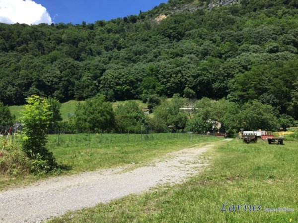 casa indipendente in vendita a Canzo