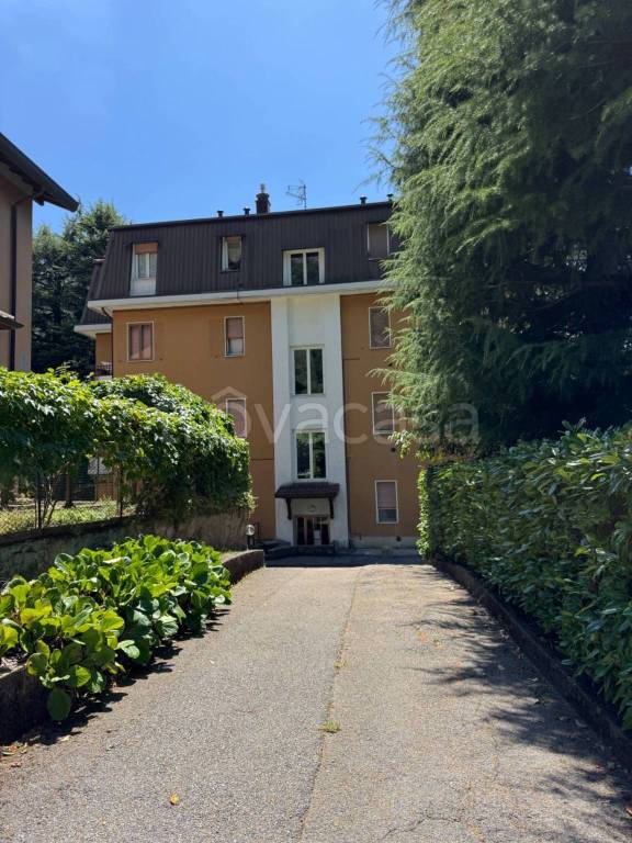 appartamento in vendita a Canzo