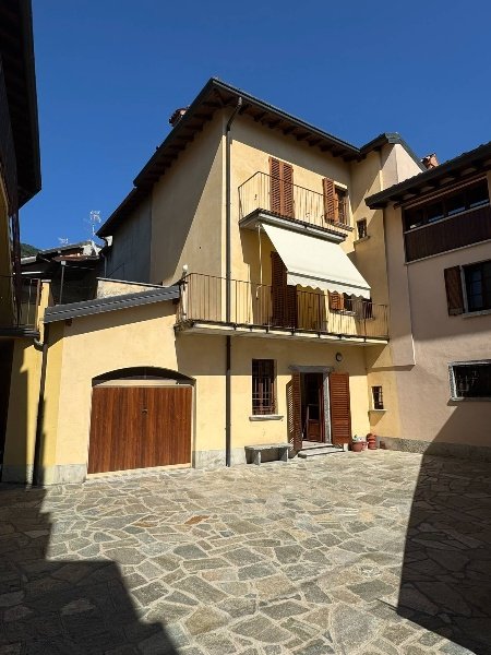 casa indipendente in vendita a Canzo