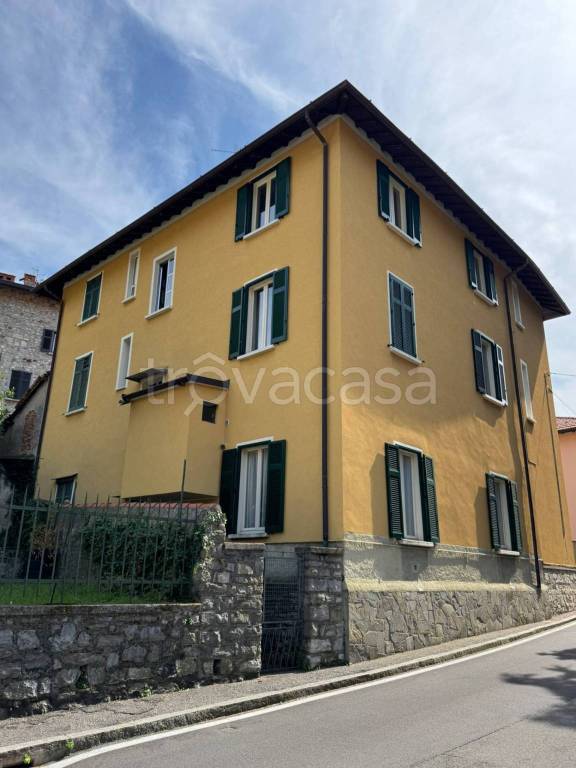 appartamento in vendita a Canzo