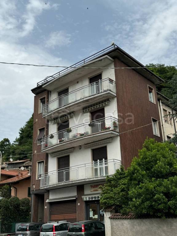 negozio in vendita a Canzo