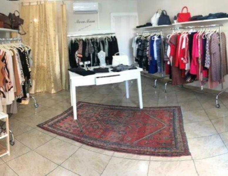 negozio in vendita a Canzo