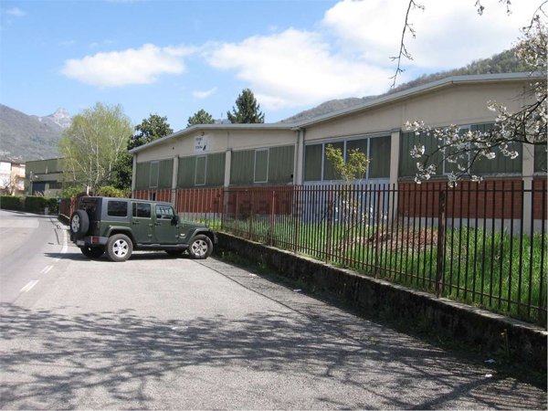 capannone in vendita a Canzo