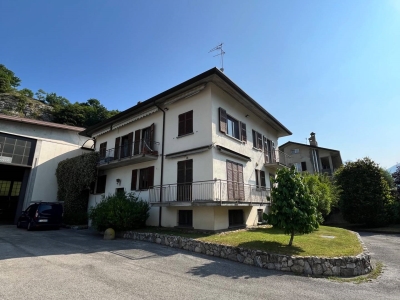 locale commerciale in vendita a Canzo