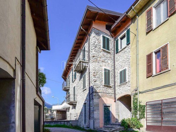 appartamento in vendita a Canzo