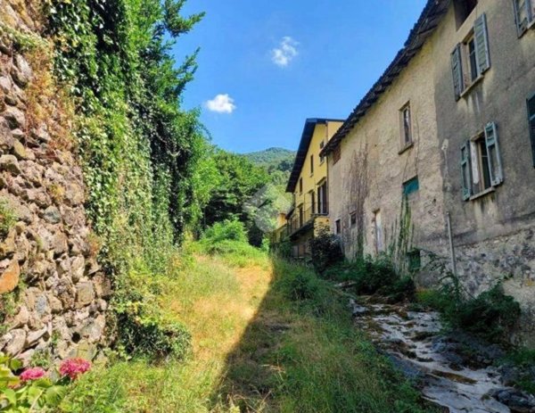 casa indipendente in vendita a Canzo