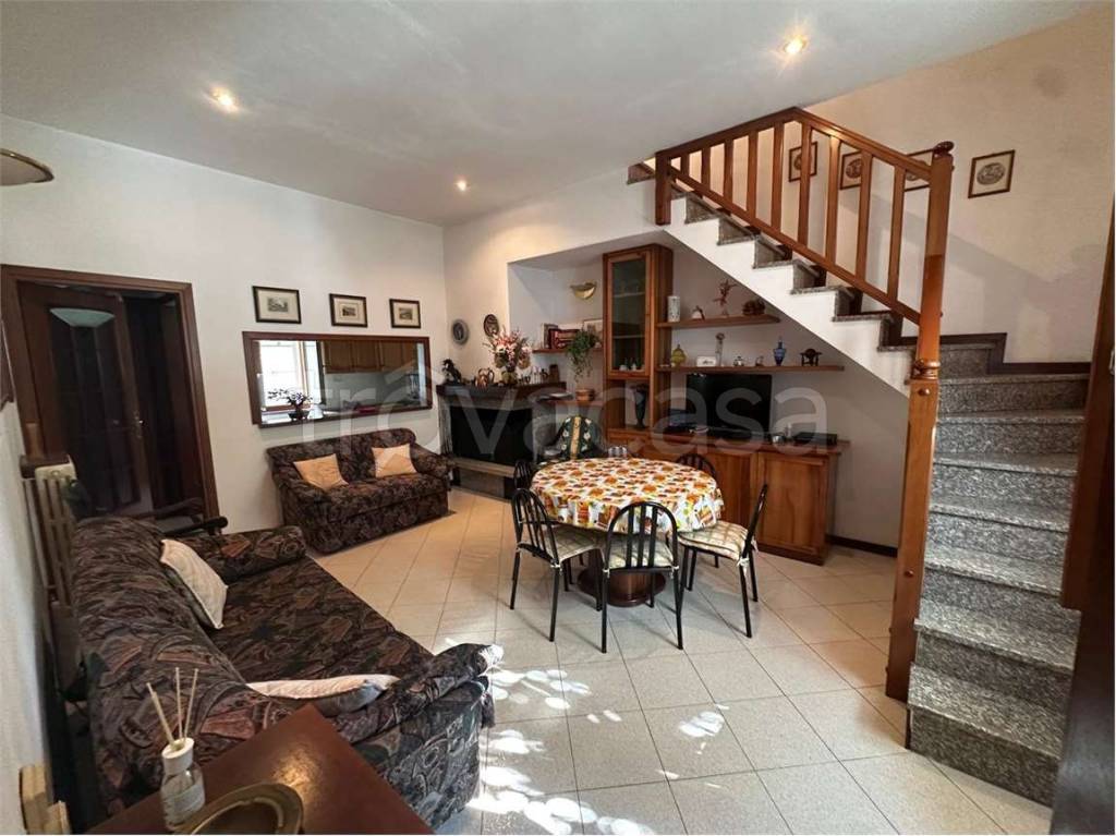 casa indipendente in vendita a Canzo