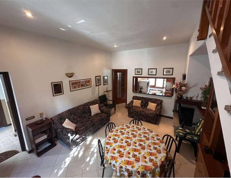 casa indipendente in vendita a Canzo