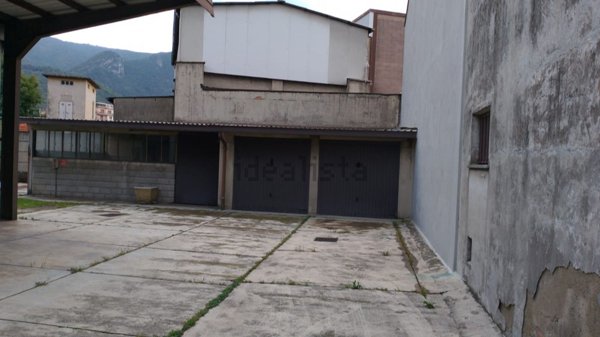 capannone in vendita a Canzo