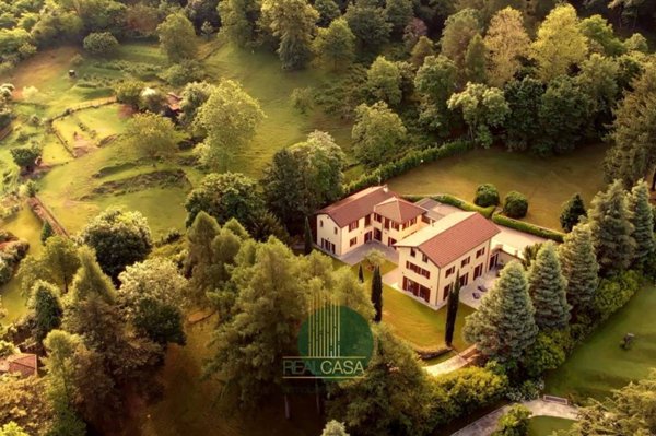 casa indipendente in vendita a Canzo