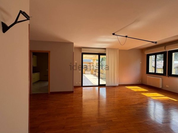 appartamento in vendita a Canzo