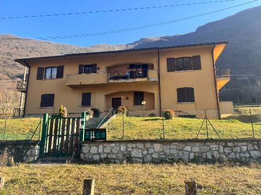 appartamento in vendita a Canzo