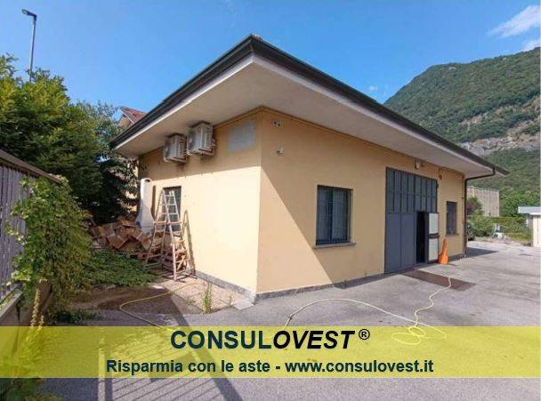 negozio in vendita a Canzo