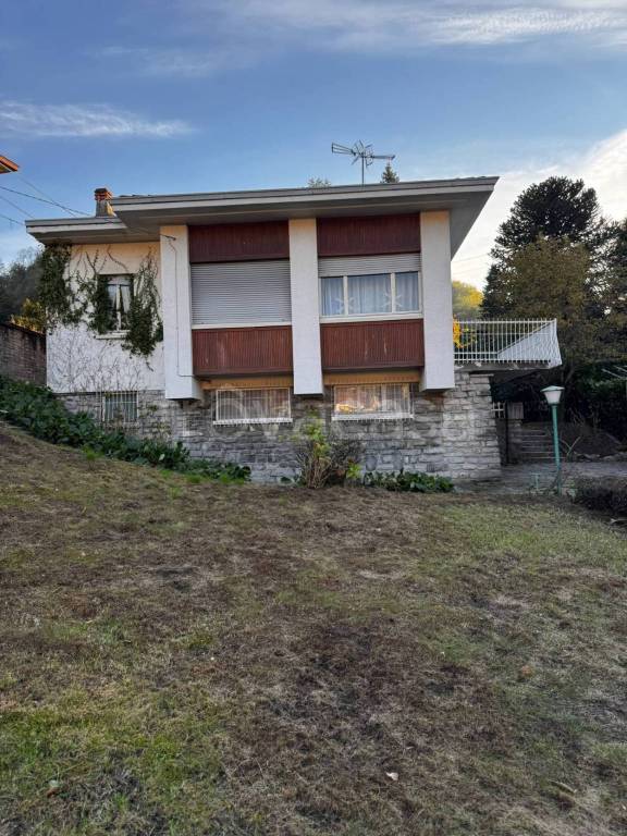 casa indipendente in vendita a Canzo