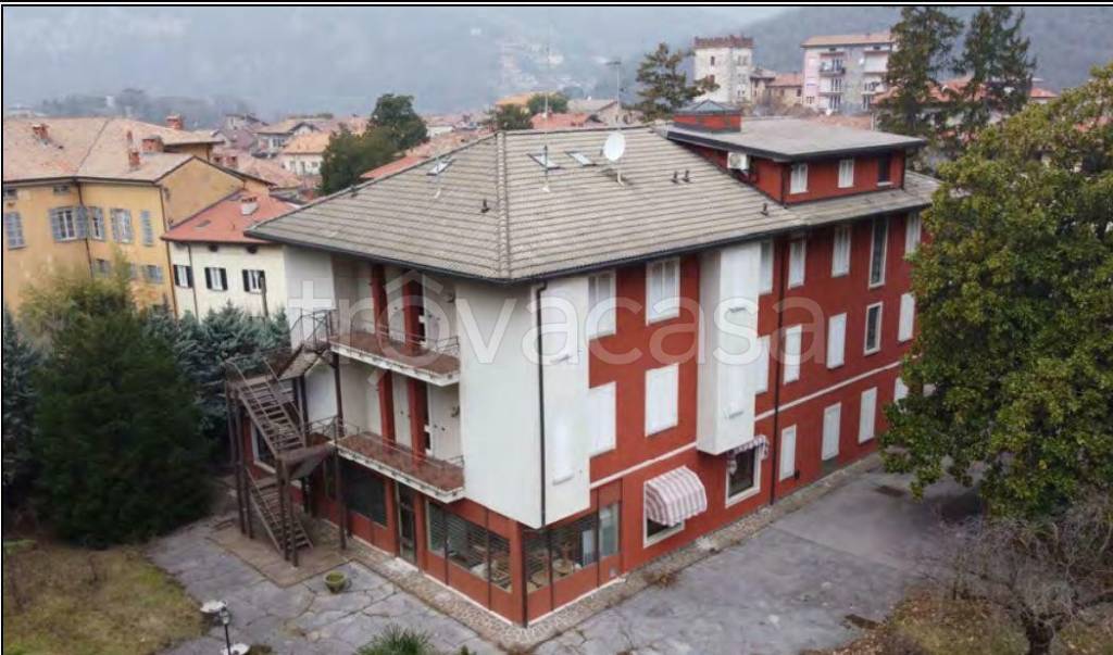 negozio in vendita a Canzo