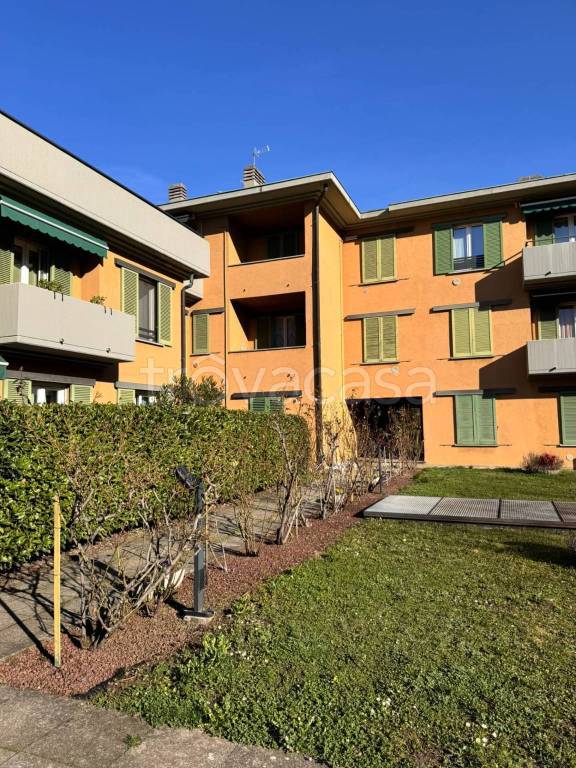 negozio in vendita a Canzo