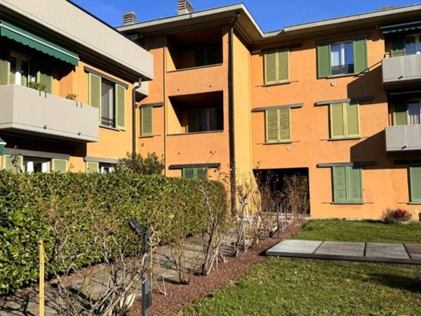 negozio in vendita a Canzo