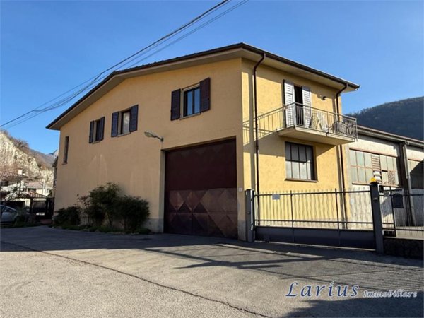 casa indipendente in vendita a Canzo