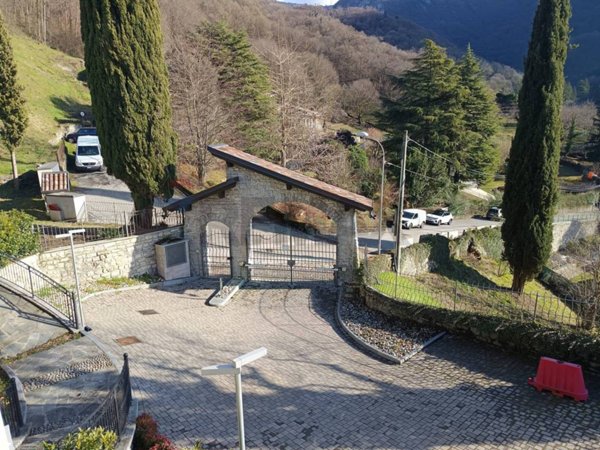 appartamento in vendita a Canzo