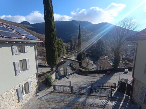 appartamento in vendita a Canzo