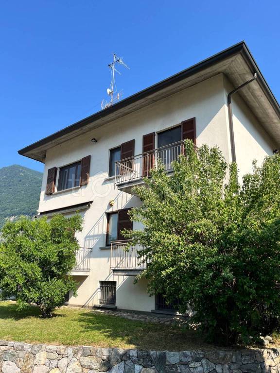 casa indipendente in vendita a Canzo