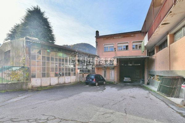 capannone in vendita a Canzo