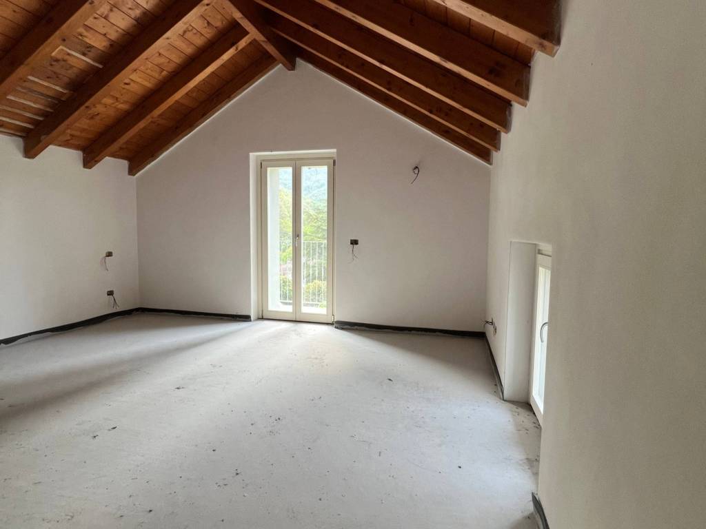 appartamento in vendita a Canzo