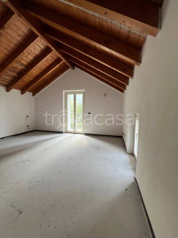 appartamento in vendita a Canzo