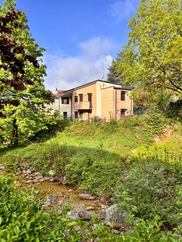 casa indipendente in vendita a Canzo