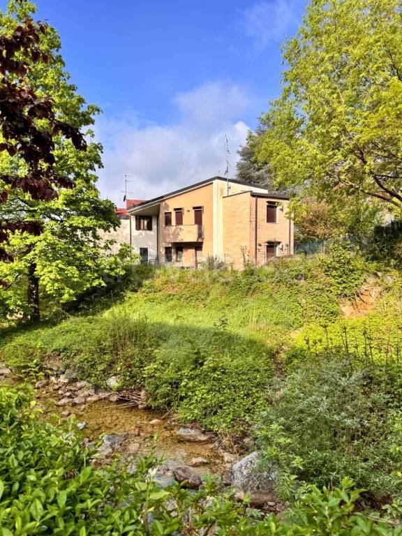 casa indipendente in vendita a Canzo