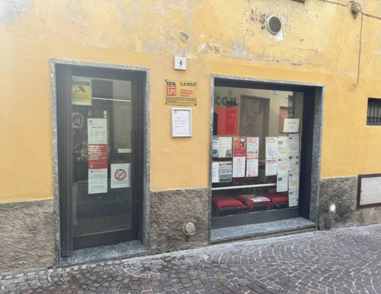 negozio in vendita a Canzo
