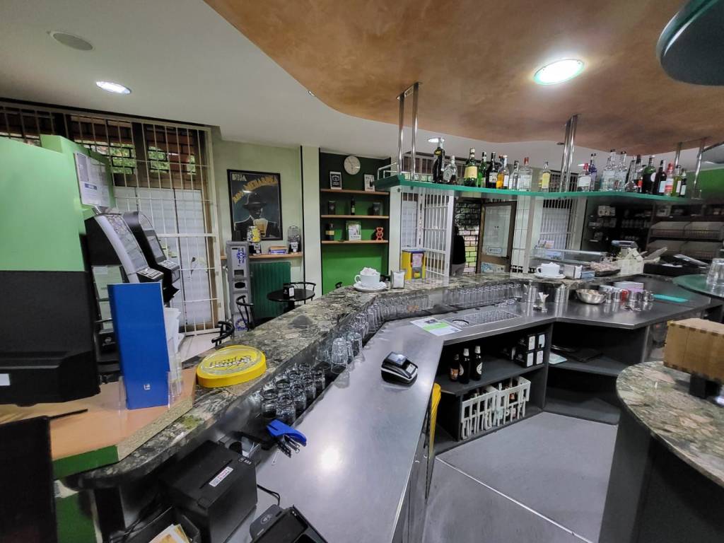 negozio in vendita a Canzo