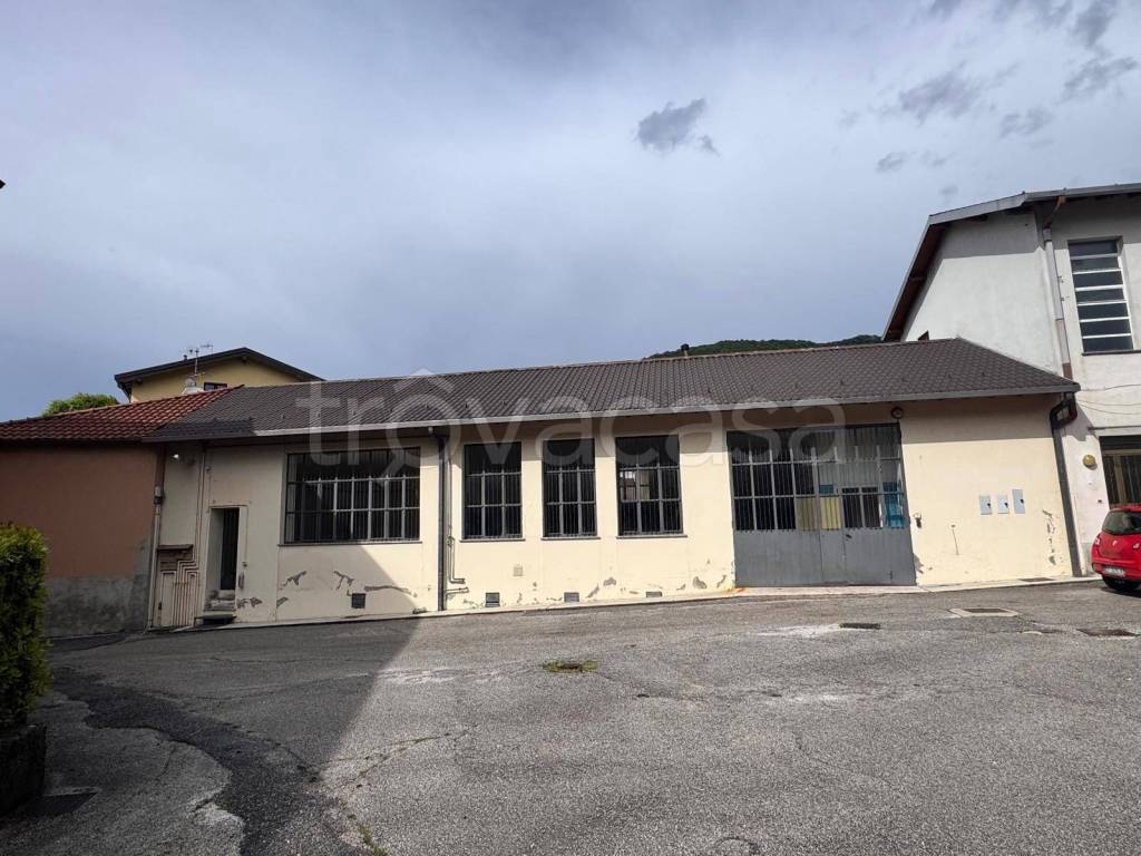 negozio in vendita a Canzo