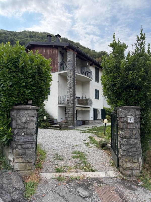 casa indipendente in vendita a Canzo